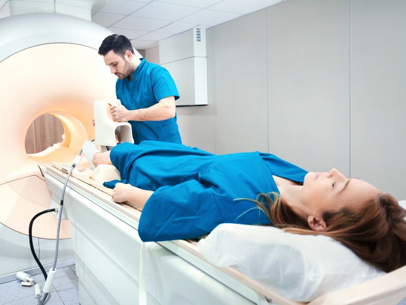 Nên kiểm tra thông tin bảo hiểm để biết chụp MRI có bảo hiểm hết bao nhiêu tiền